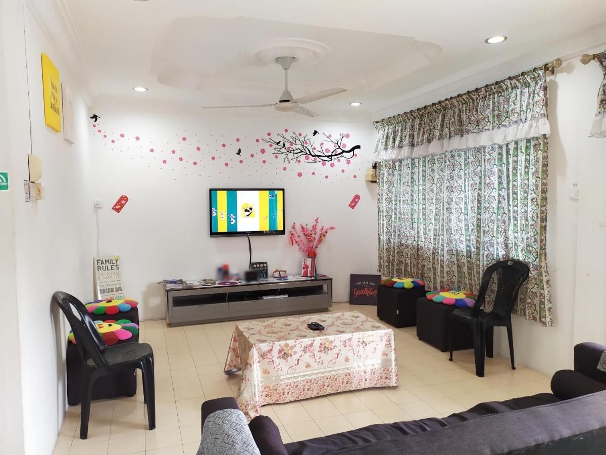 H Homestay Sibu - 500Mbps Wifi, Full Astro & Private Parking! Exterior photo